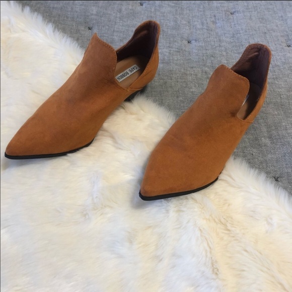 Cape Robbin Shoes - Cape Robbins camel booties w/ scuff sz. 9